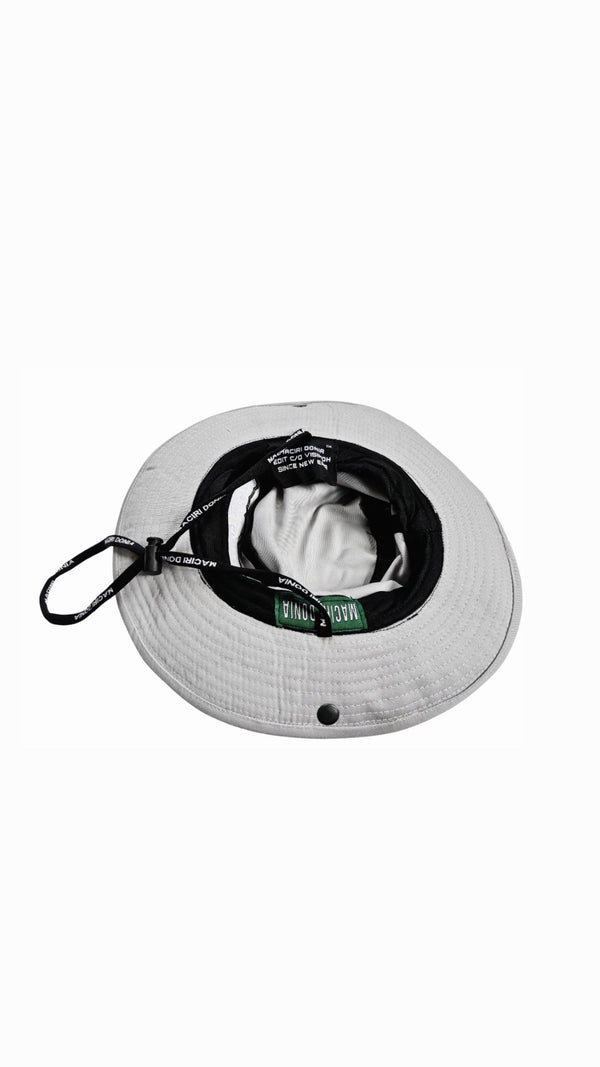 MACIRI DONIA – Anglerhut mit aufgesticktem Logo.